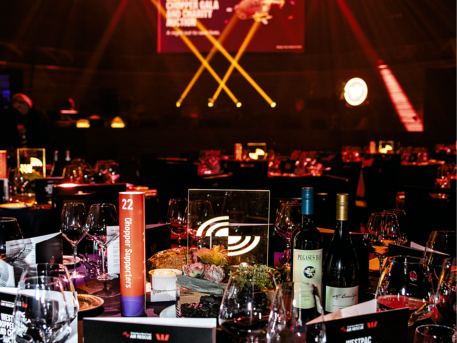 gala dinner table setting