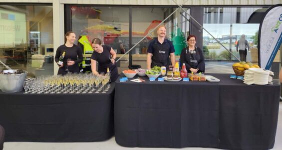 3840 x 1020 (1130 x 600 px)