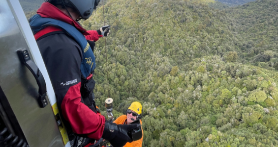 Winch training with the rescue helicopter crew and Alpine Cliff Rescue